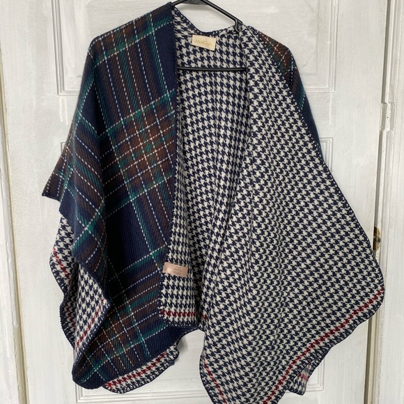 Modcloth Cozy Campside Reversible Shawl - Picture 2 of 2